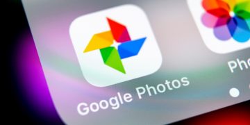 New Google Photos Swipe Up Effect Makes Memories Much More Detailed.