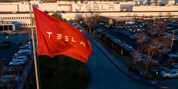 Elon Musk Invites Autoworkers Union To Hold A Vote At Tesla’s California Factory, Amid Concerns On Anti-Labor Stance