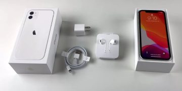 Court Orders Apple To Pay Customer For Selling iPhone With No Charger