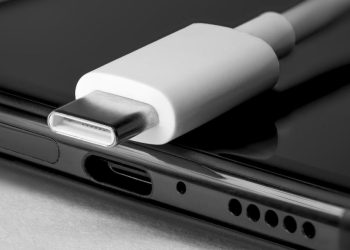 U.S. Senate Democrats Call For Common Mobile Charger Like The E.U