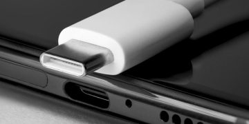 U.S. Senate Democrats Call For Common Mobile Charger Like The E.U