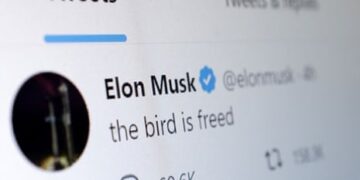 Hours After Takeover, Elon Musk Announces That Twitter Will Have A ‘Content Moderation Council’