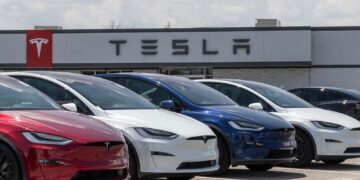 Tesla Misses Expectations On Fourth-quarter Deliveries