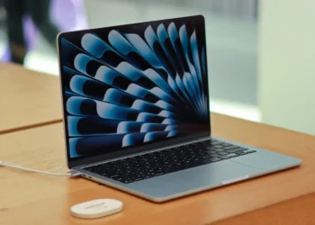 Apple Planning Budget MacBook with iPhone Chip by 2026, Says Kuo
