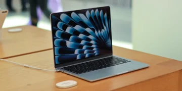 Apple Planning Budget MacBook with iPhone Chip by 2026, Says Kuo