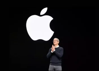 Tim Cook Faces Shareholder Pressure Over Apple’s AI Strategy