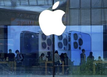 Why Apple Could Emerge from Behind to Lead the AI Revolution