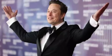 Musk Becomes the First Person Worth $600 Billion