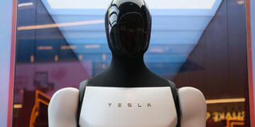 Tesla’s Vehicle Margins Fall as Musk Focuses on AI and Robotics
