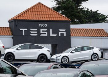 Tesla’s Vehicle Deliveries Are Growing Again, But Wall Street Is Looking Beyond EV Sales