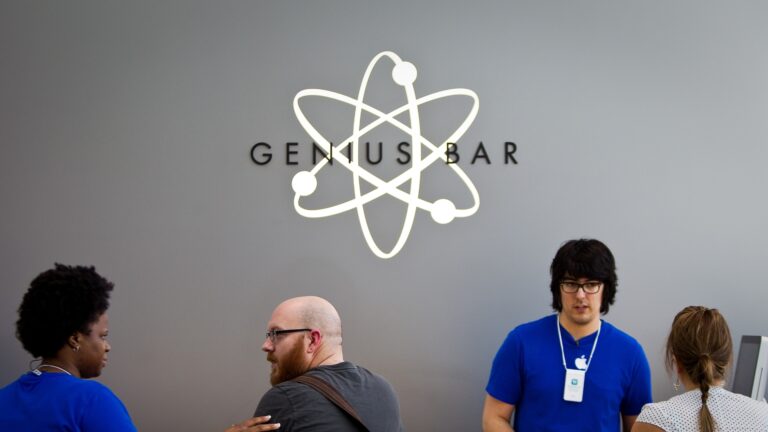Apple Reportedly Tests Live Notes AI For Genius Bar Appointments