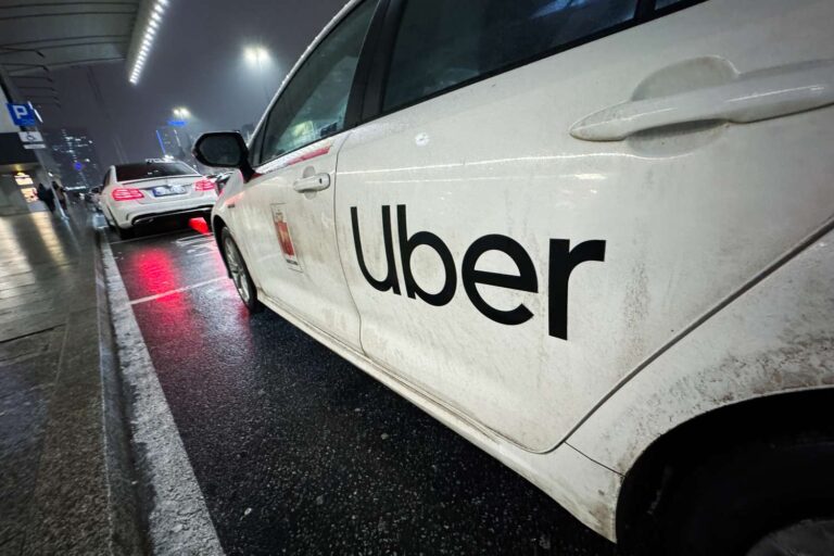 Uber Growth Looks Strong But Robotaxi Pressure Is Louder