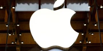 Apple Job Cuts Point To A New Siri And Vision Pro Reset